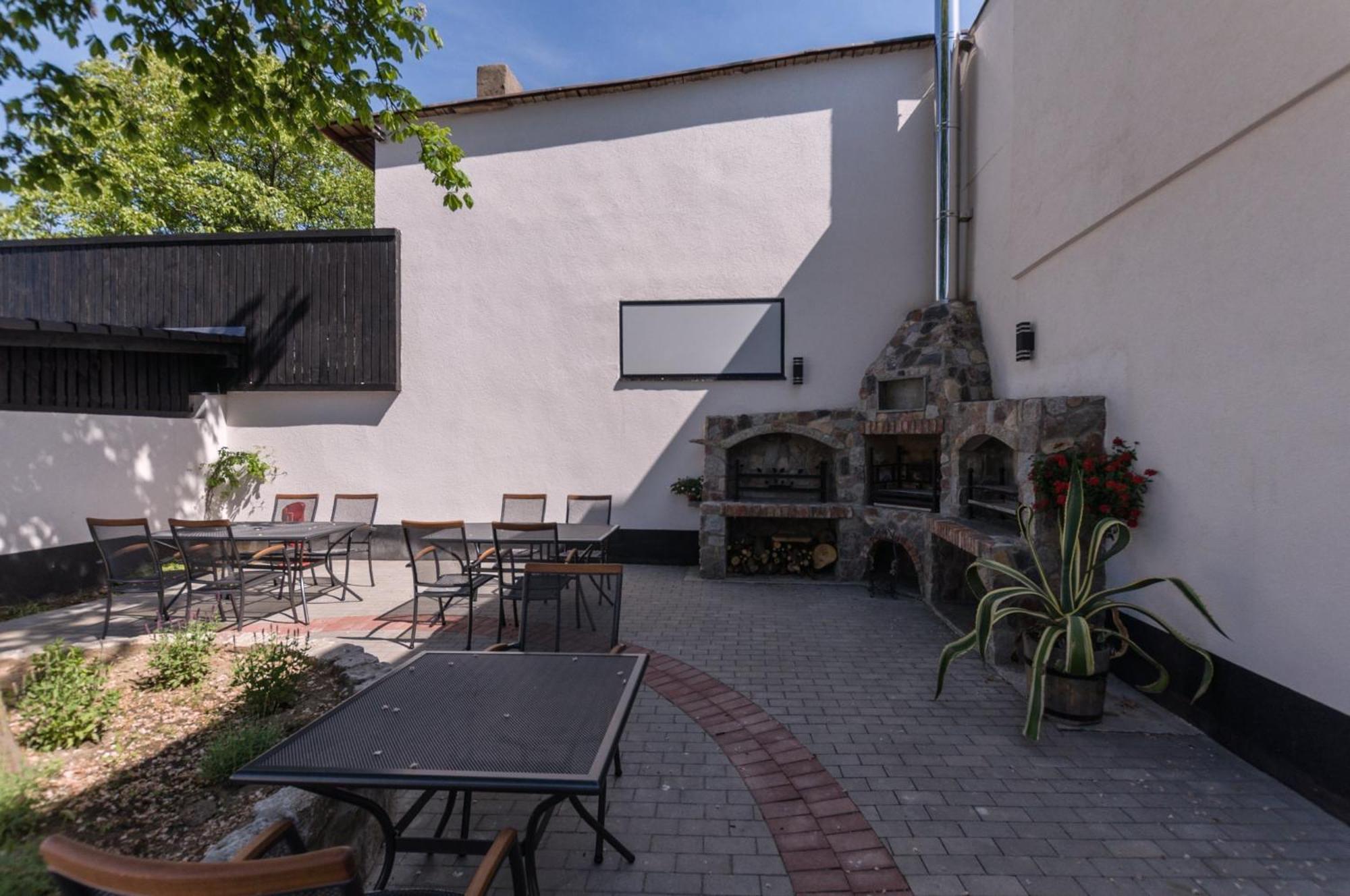 Gosciniec Kasztel U Gostla Murowana Goślina Exterior foto
