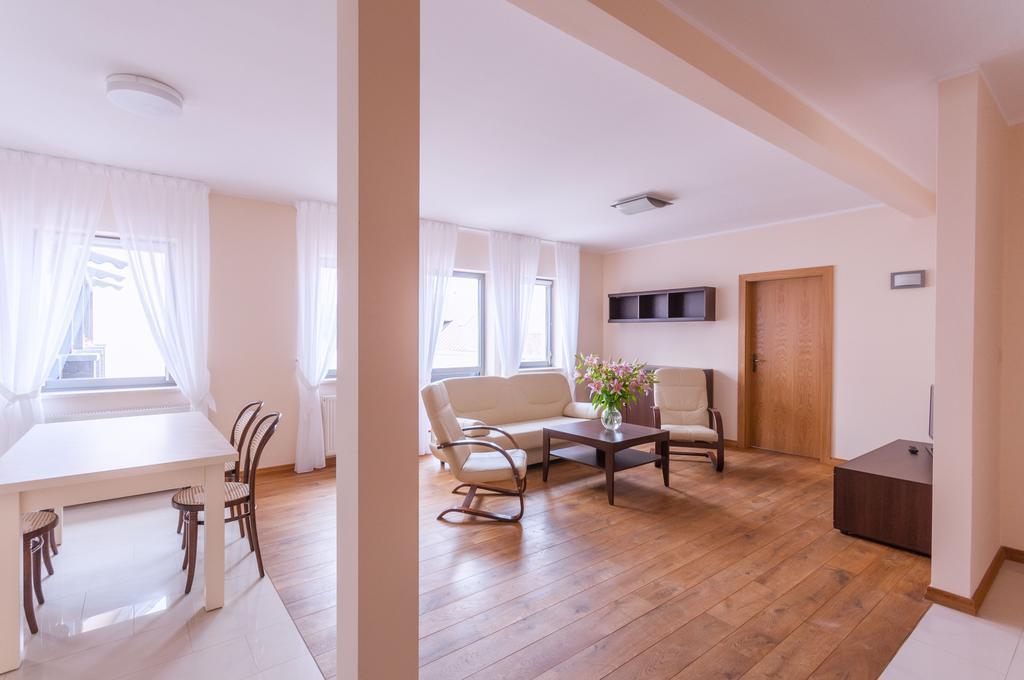 Gosciniec Kasztel U Gostla Murowana Goślina Quarto foto